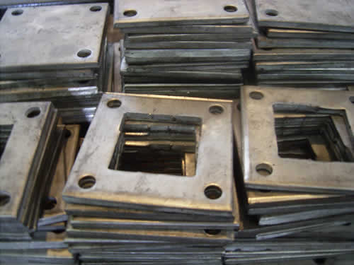 Servicio de punzonado de planchuela, puntas forjadas, aros y retorcidos