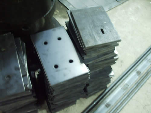 Servicio de punzonado de planchuela, puntas forjadas, aros y retorcidos